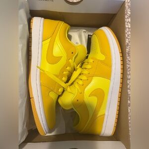 Jordan 1 low Yellow Nike Sneakers